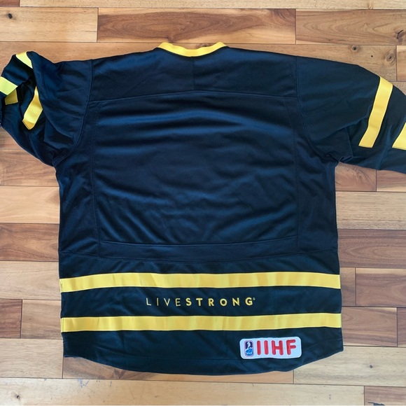 Team Canada Nike 2013 IIHF Livestrong Yellow Jersey - Picture 3 of 4